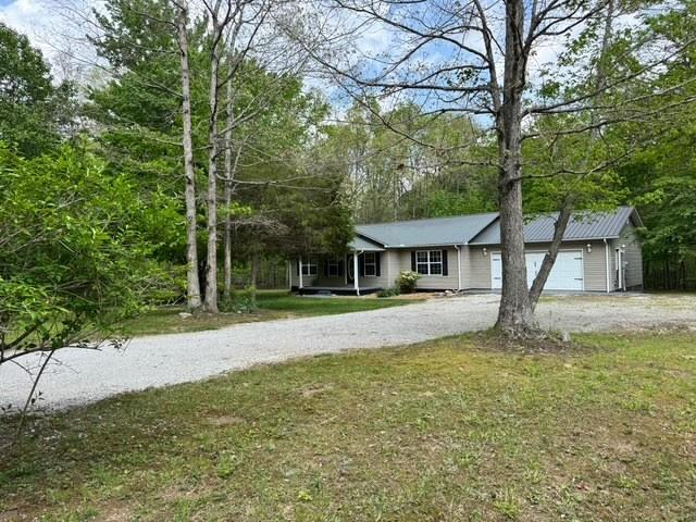 238 Laurens Ln, Grimsley, TN 38565 - ranch-style home with an attached garage, a front lawn, and gravel driveway