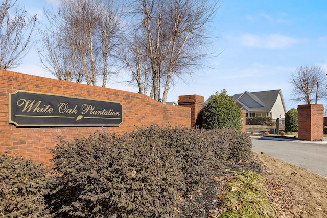 view of community / neighborhood sign