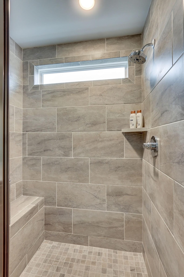 bathroom featuring a tile shower