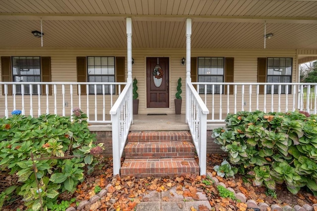 entrance to property featuring covered porch