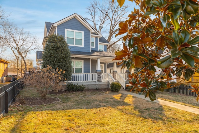 view of front facade featuring a porch and a front lawn