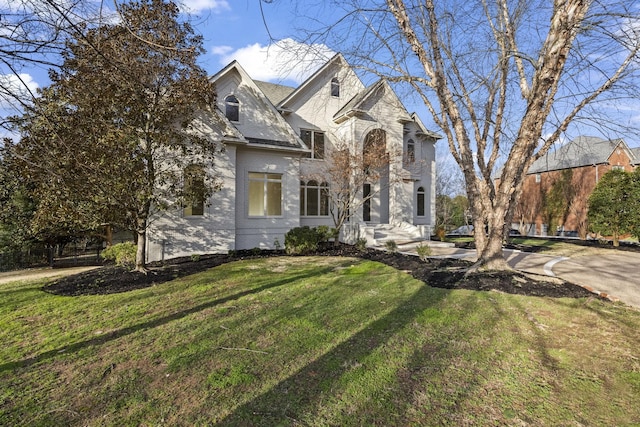 view of front facade with a front lawn