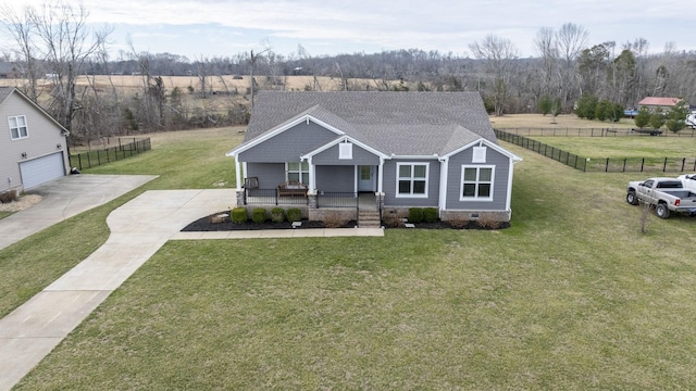 view of front facade featuring covered porch and a front lawn