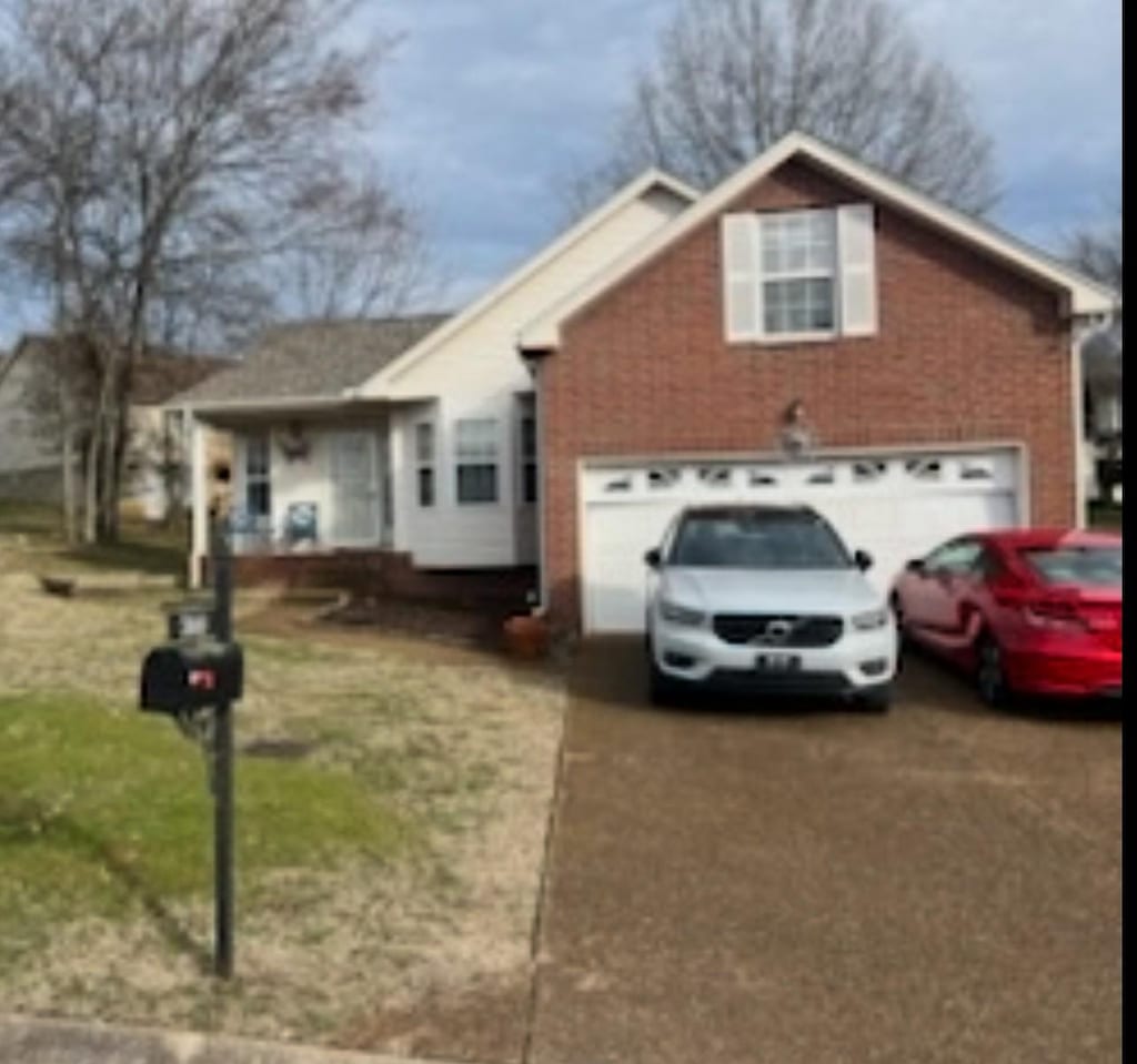 view of front facade with a garage