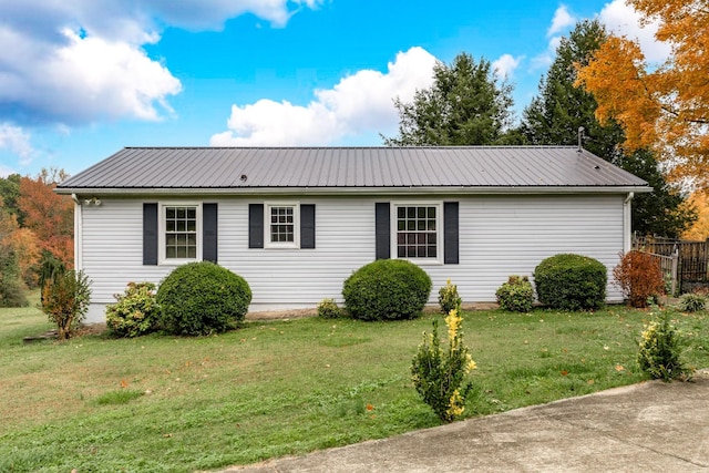 exterior space featuring a lawn