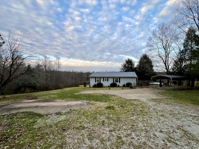 view of front of house featuring a front yard and a carport