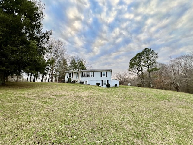 view of front facade with a front lawn