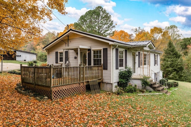 view of front of house featuring a front yard