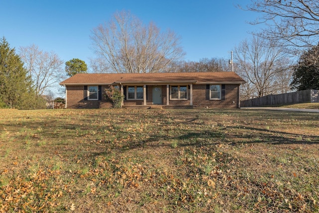 ranch-style home featuring a front lawn