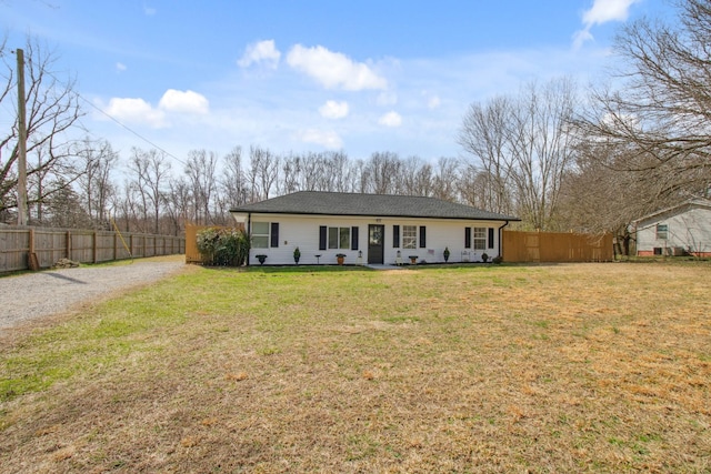 view of front of house featuring a front lawn