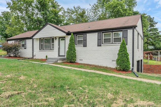 single story home featuring a front lawn