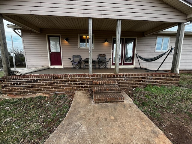 entrance to property featuring covered porch