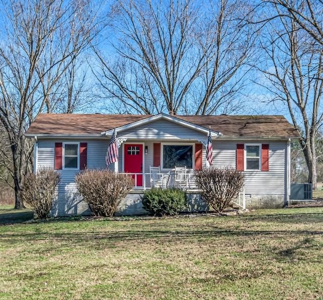 single story home with a front lawn