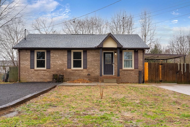 view of front of home featuring a front yard