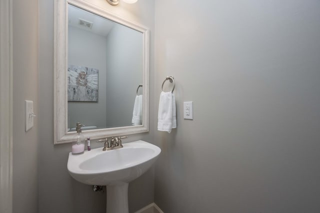 bathroom featuring sink