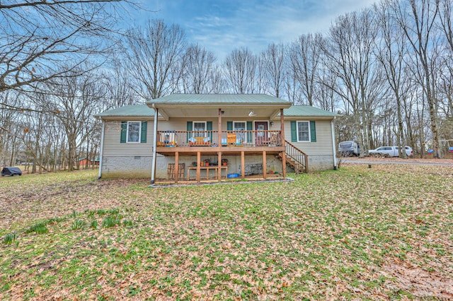 back of house featuring a lawn