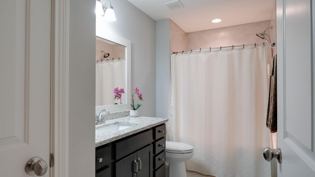 bathroom with a shower with curtain, vanity, and toilet