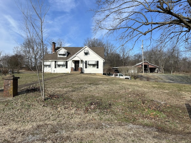 view of front of home featuring a front yard