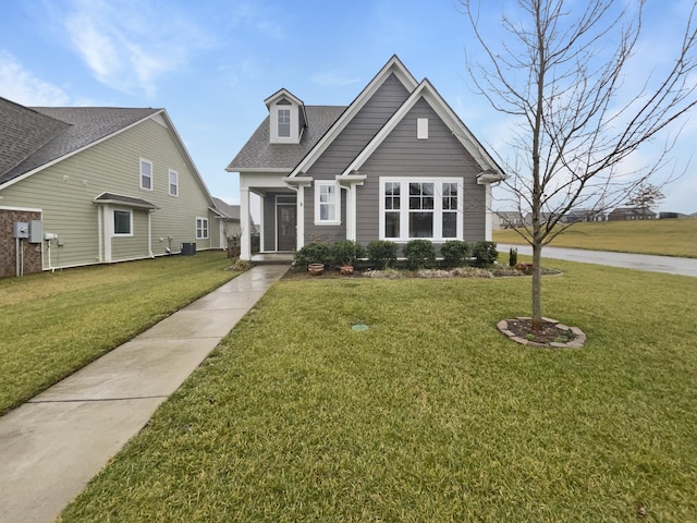 view of front facade featuring a front lawn