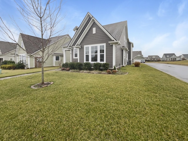 view of front facade featuring a front lawn