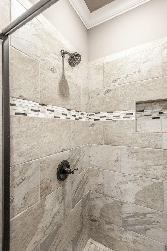 room details with crown molding and tiled shower