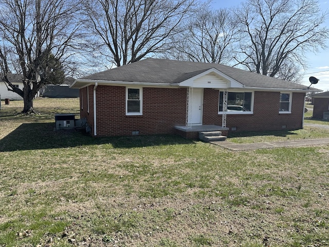 view of front facade featuring a front yard