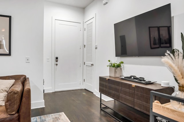 foyer entrance featuring dark hardwood / wood-style floors