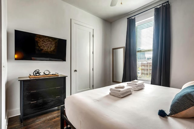 bedroom with dark wood-type flooring and ceiling fan