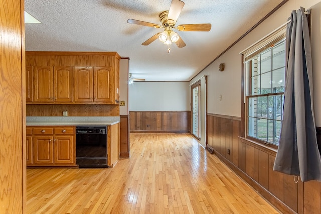 kitchen with ceiling fan, dishwasher, light hardwood / wood-style floors, and a textured ceiling