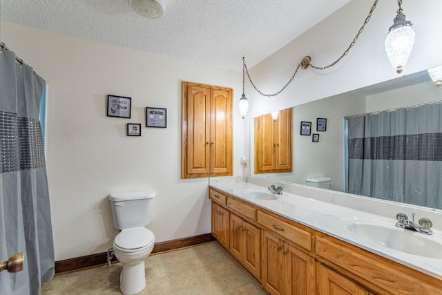 bathroom featuring vanity, toilet, a shower with shower curtain, and a textured ceiling