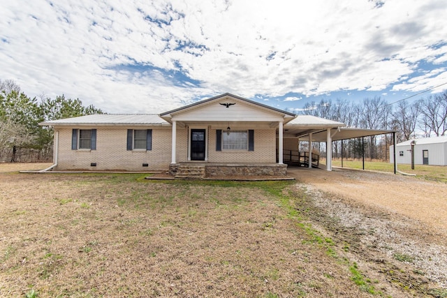 view of front of house with a front yard and a carport