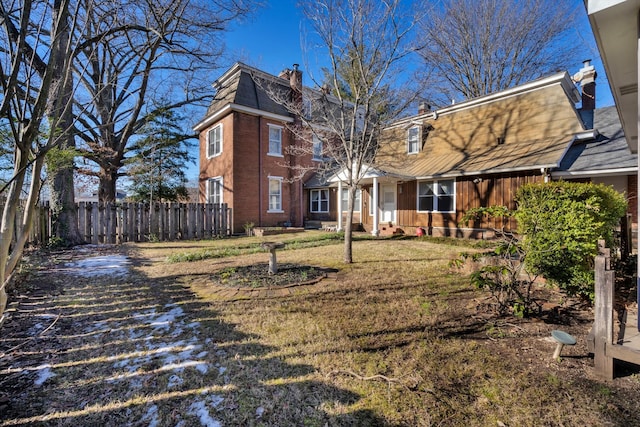 back of house featuring a lawn