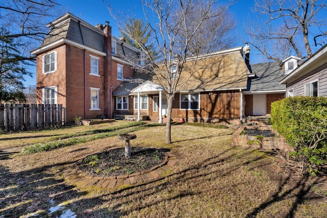 back of house featuring a lawn