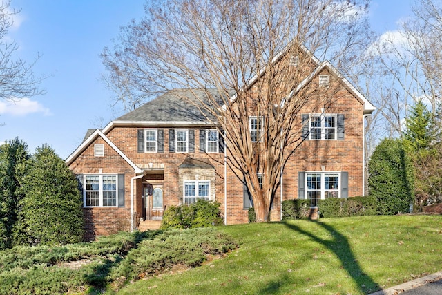 view of front facade featuring a front lawn