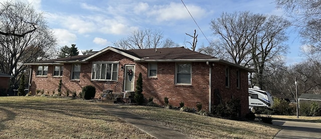 view of front of house featuring a front yard