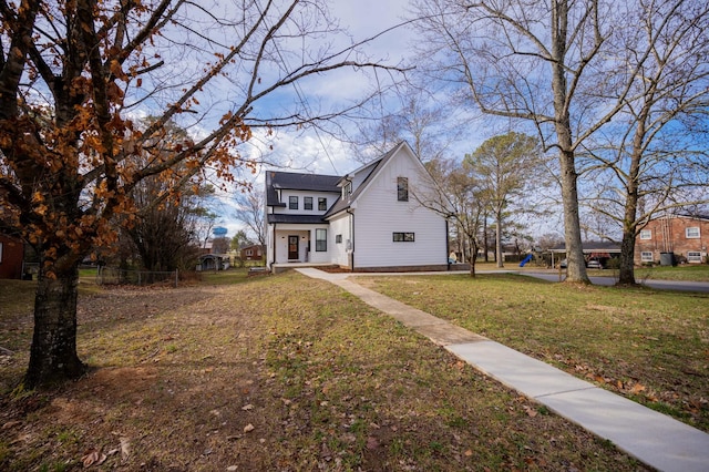 view of front facade with a front yard