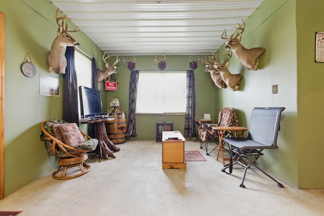474 Bartlett Hollow Rd, Petersburg, TN 37144 - sitting room with concrete floors