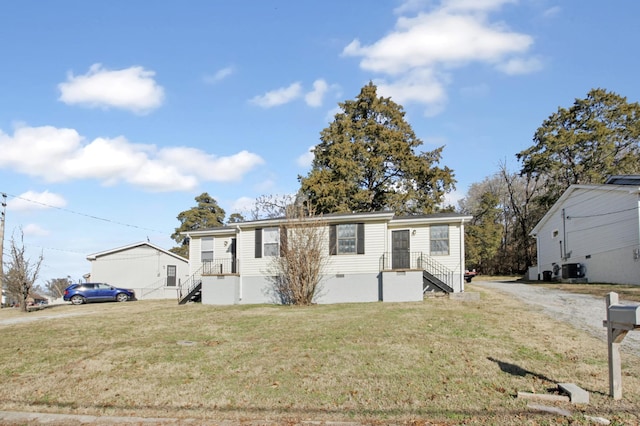 manufactured / mobile home featuring a front lawn