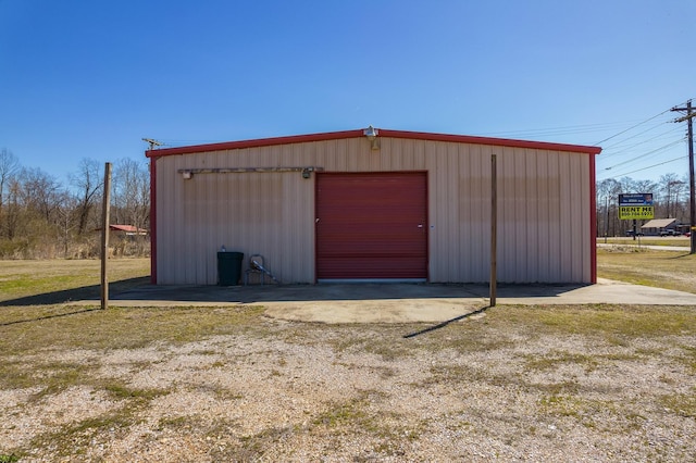 view of pole building featuring driveway
