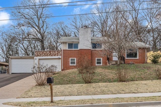 view of front facade featuring a garage