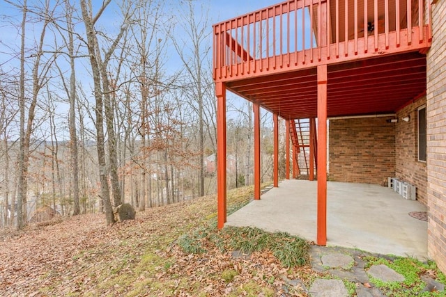 view of yard with a patio area