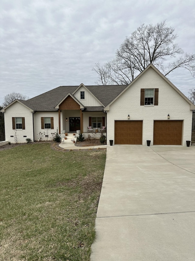 view of front facade with a front lawn