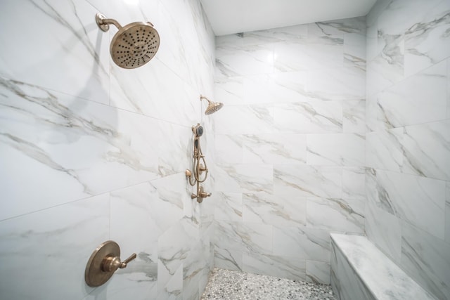 bathroom featuring tiled shower