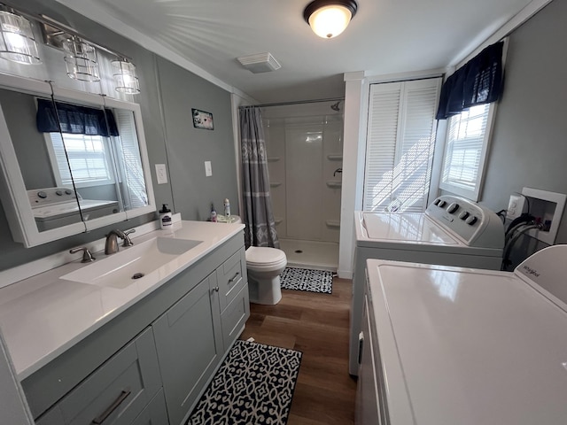 6992 Mill Creek Rd, Lyles, TN 37098 - full bath featuring a wealth of natural light, wood finished floors, vanity, and separate washer and dryer