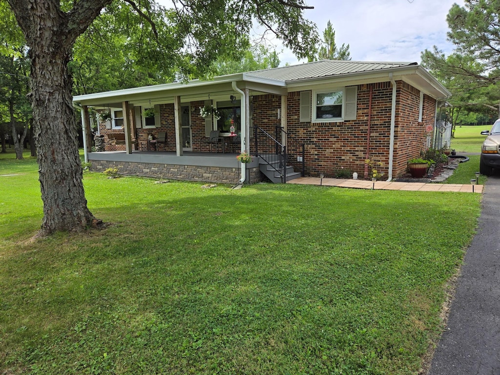 view of front facade with a porch and a front yard