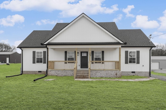 view of front of property featuring a porch and a front yard