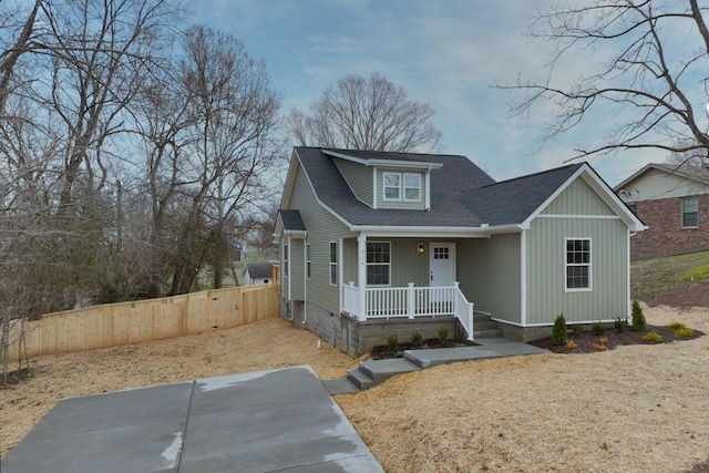 view of front of property featuring covered porch