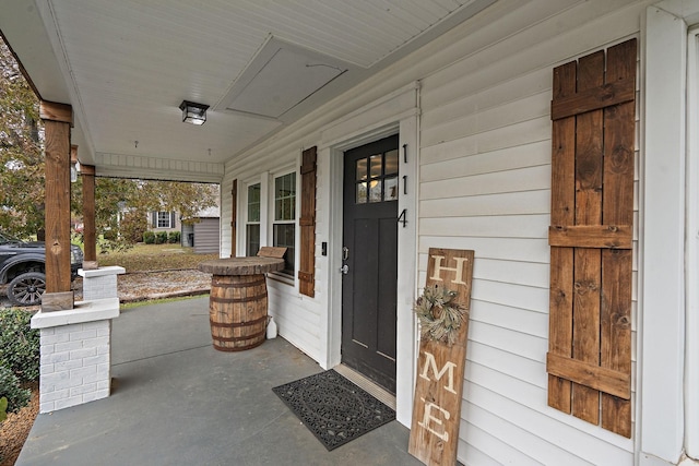 property entrance with covered porch