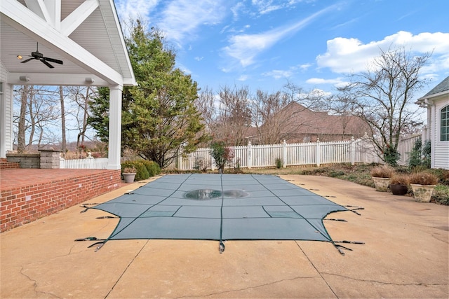 view of swimming pool with a patio area and ceiling fan