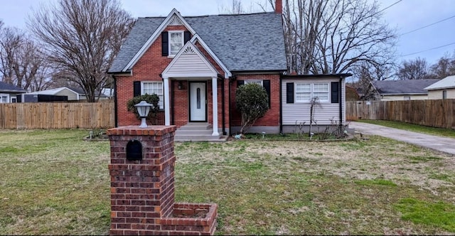 view of front of house with a front lawn